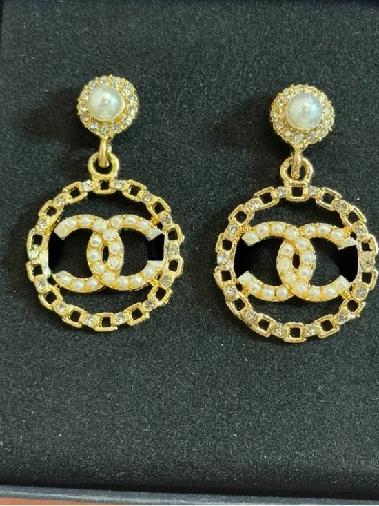 Source Unknown Jewelry - CC Gold Pearl & Crystal Interlock Drop Earrings